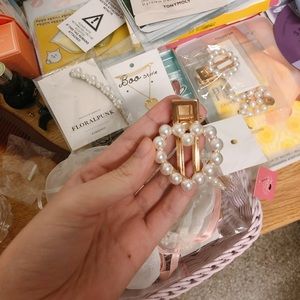 Pearl hair clip